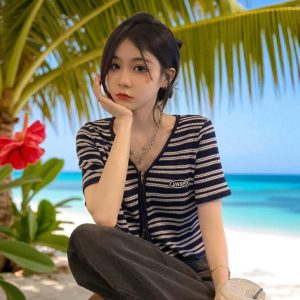 women's v neck zipper top